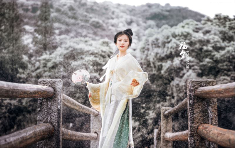 Photoshop调出冷色唯美雪景人物写真照片调色教程