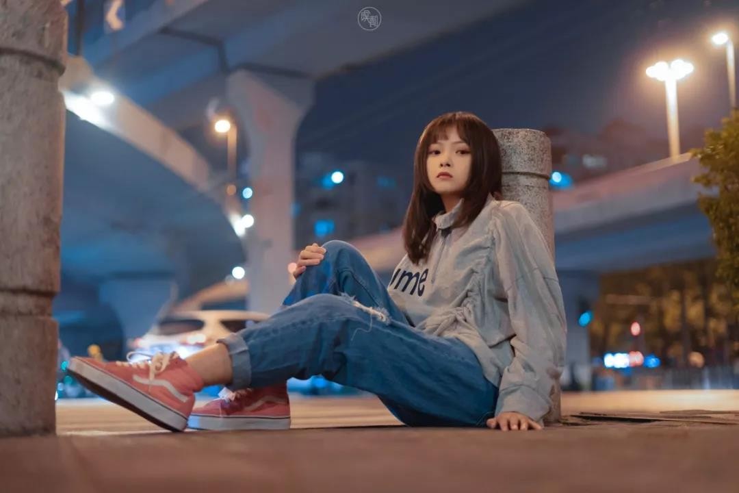 摄影师如何不带灯也能拍好夜景人像