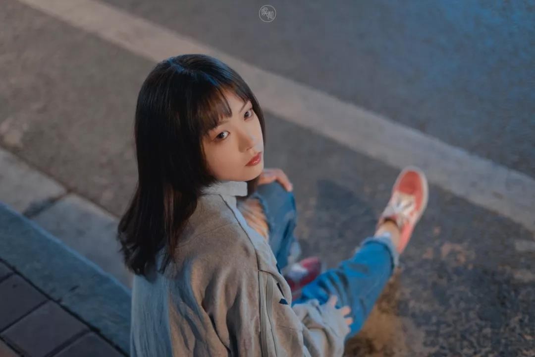 摄影师如何不带灯也能拍好夜景人像