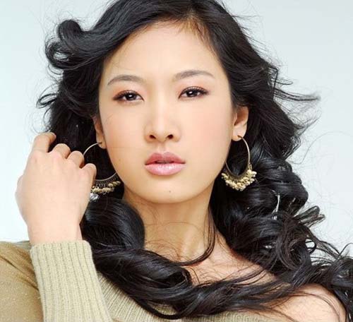 用Photoshop图层给MM照片抠图换背景的详细教程