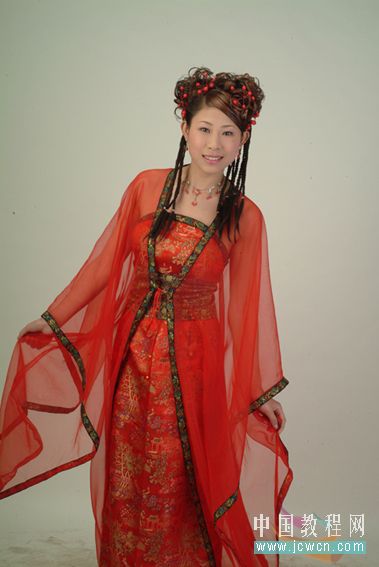 Photoshop抽出滤镜给穿红色古装的女孩照片抠图教程