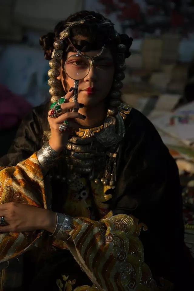 LR教程:调出复古国画风的人像作品