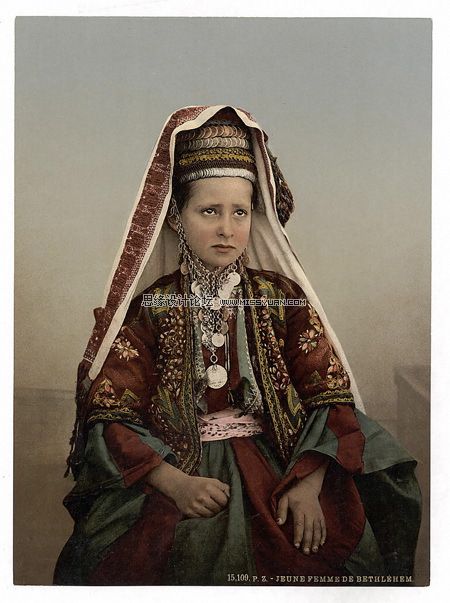 黑白相片变成逼真的彩色照片