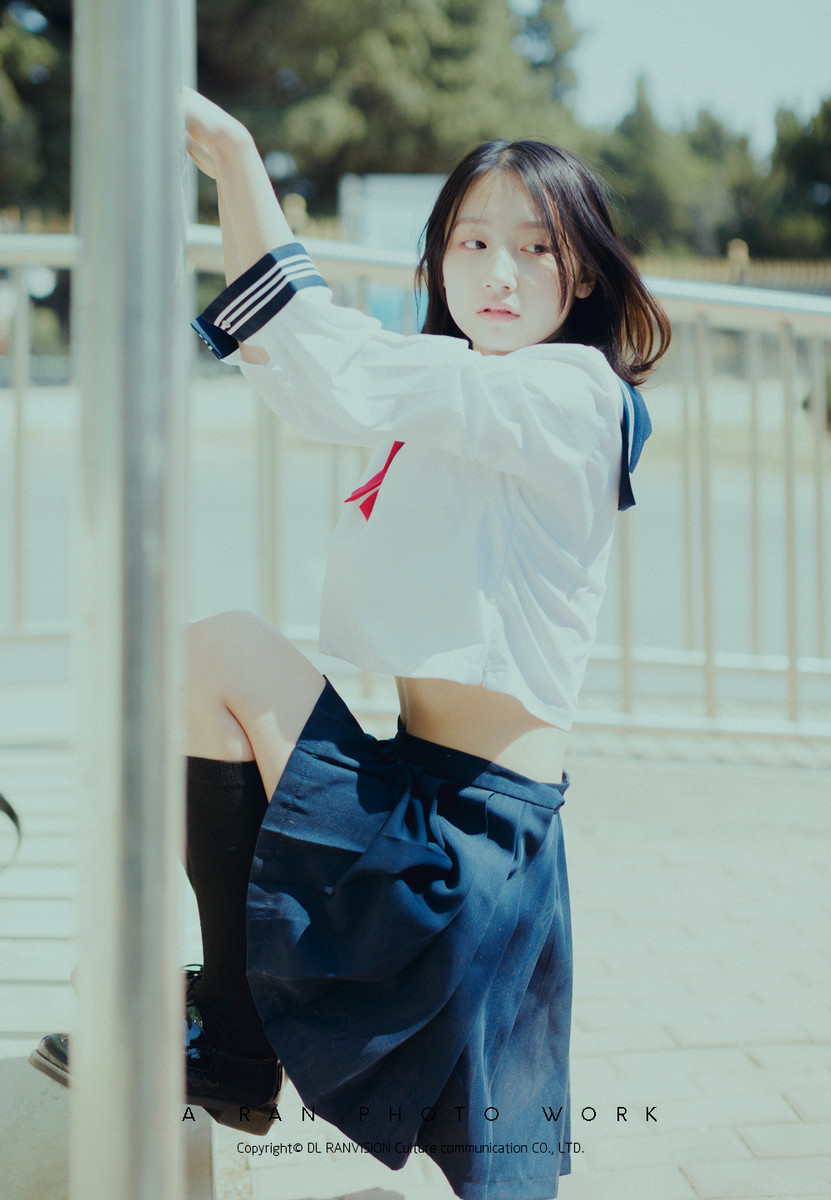 详解公交车站日系少女类写真攻略