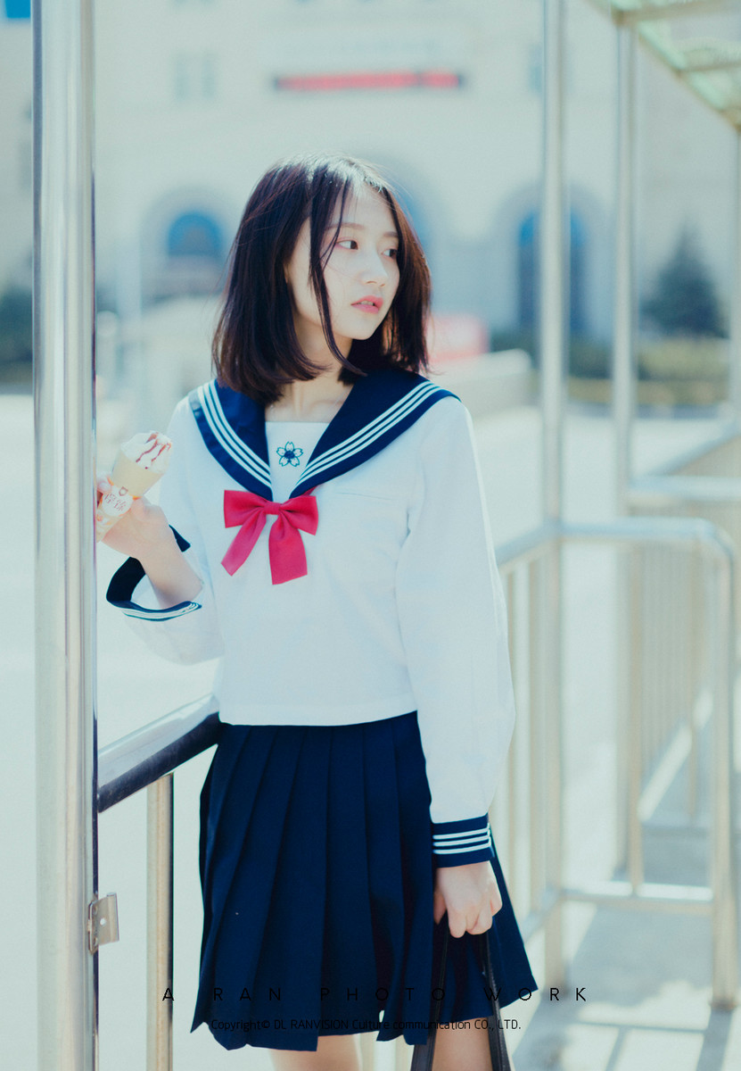 详解公交车站日系少女类写真攻略