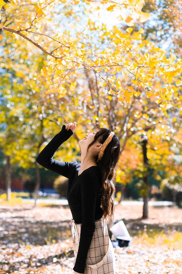 摄影师如何排除秋季暖黄色人像效果